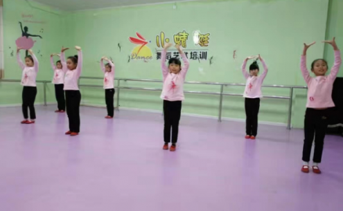 舞蹈室內(nèi)pvc地板該如何搭配？【騰方PVC地板】