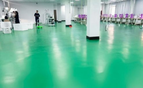  耐磨抗壓，車間塑膠地板助力高效生產(chǎn)