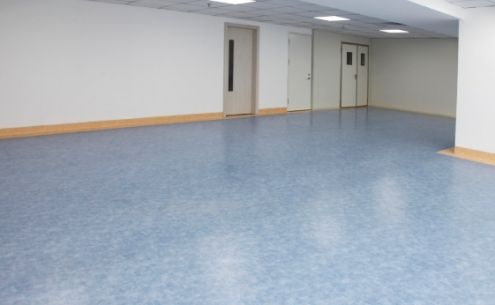 醫(yī)院PVC塑膠地板墻邊收邊處理技巧