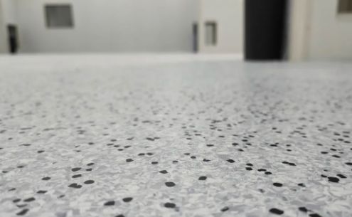 潔凈室地面鋪設(shè)PVC防靜電地板的理由及優(yōu)勢