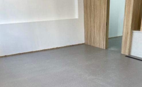 PVC塑膠地板鋪裝階梯教室立面施工指南：地面要求、立面標(biāo)準(zhǔn)及處理方法