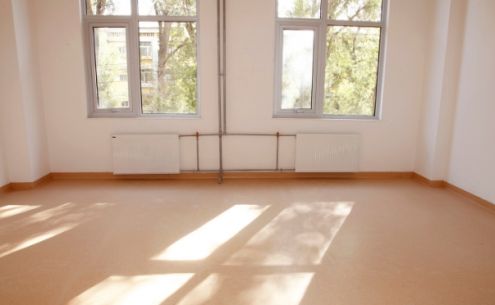 卷材地膠鋪設(shè)大揭秘：墻邊伸縮縫，留還是不留？