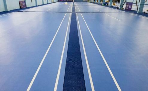 羽毛球PVC塑膠地板選購指南：專業(yè)廠家如何保障運動安全與品質(zhì)？