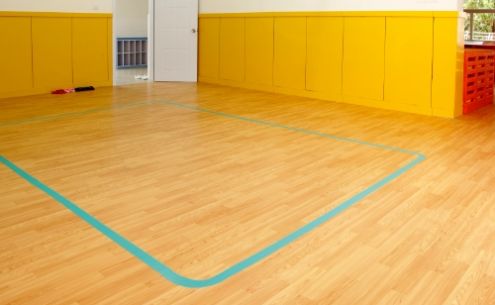為什么學校要用PVC塑膠地板？安全、環(huán)保與實用的完美結(jié)合