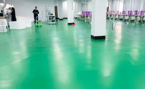 工裝地面選塑膠地板還是地板革？省小錢(qián)可能埋大雷！