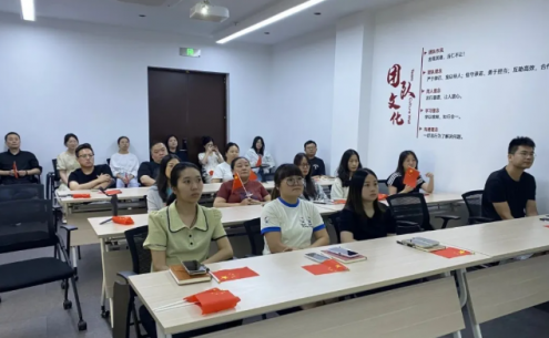 祝祖國(guó)繁榮昌盛 | 無(wú)錫騰方銷售部員工共觀閱兵盛典